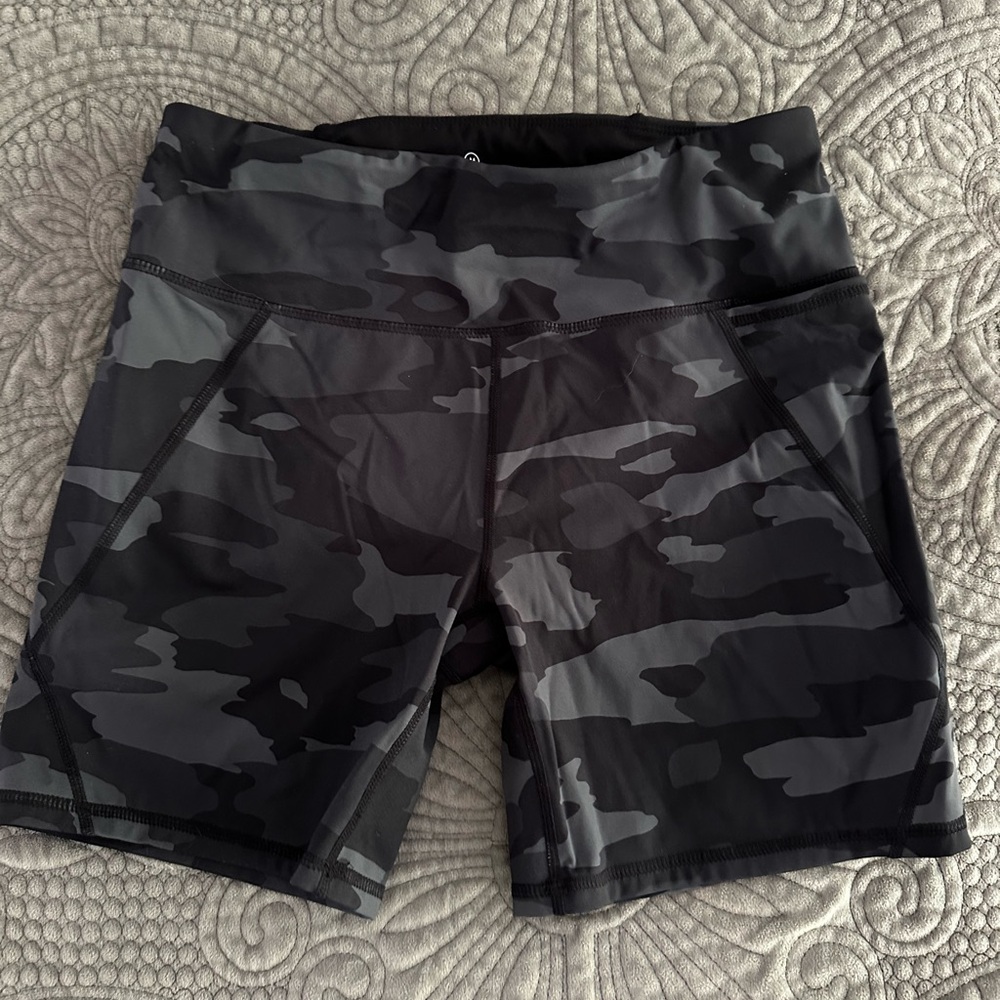 Sweaty Betty sz M shorts